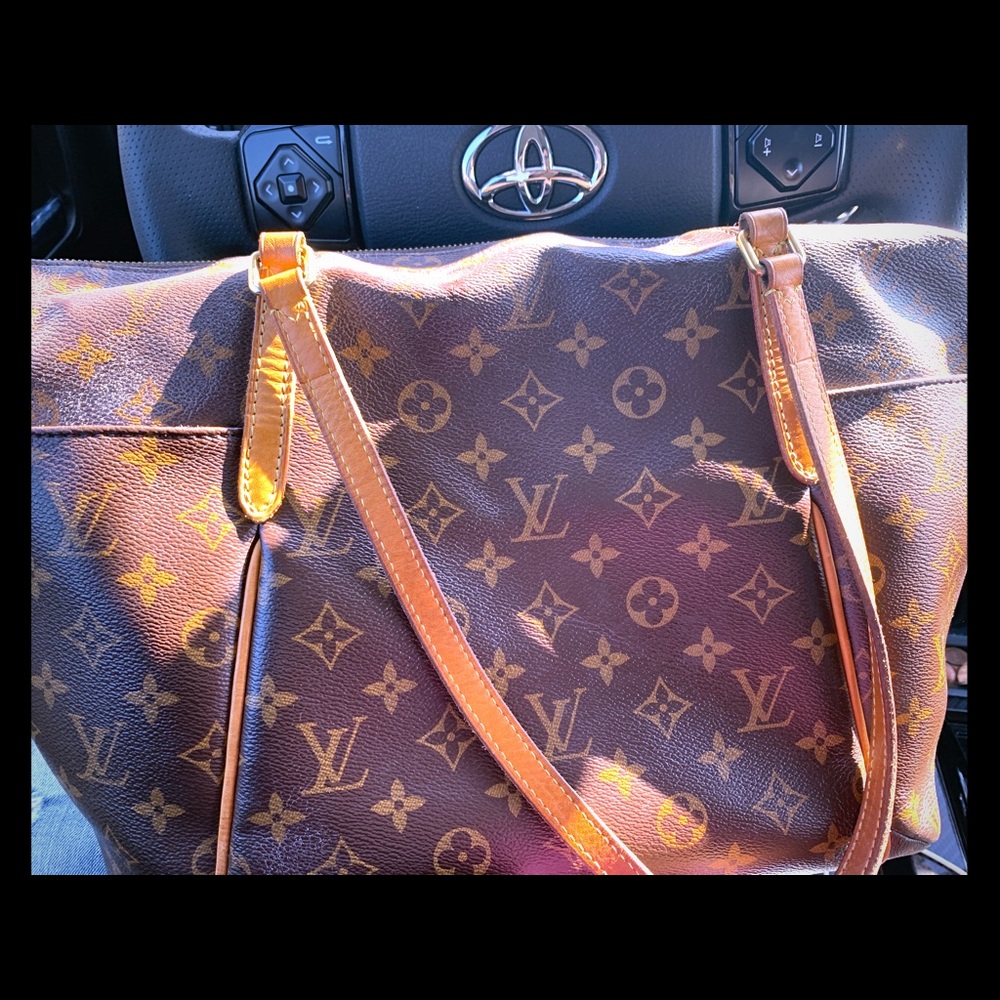 Authentic Louis Vuitton totally pm bag
